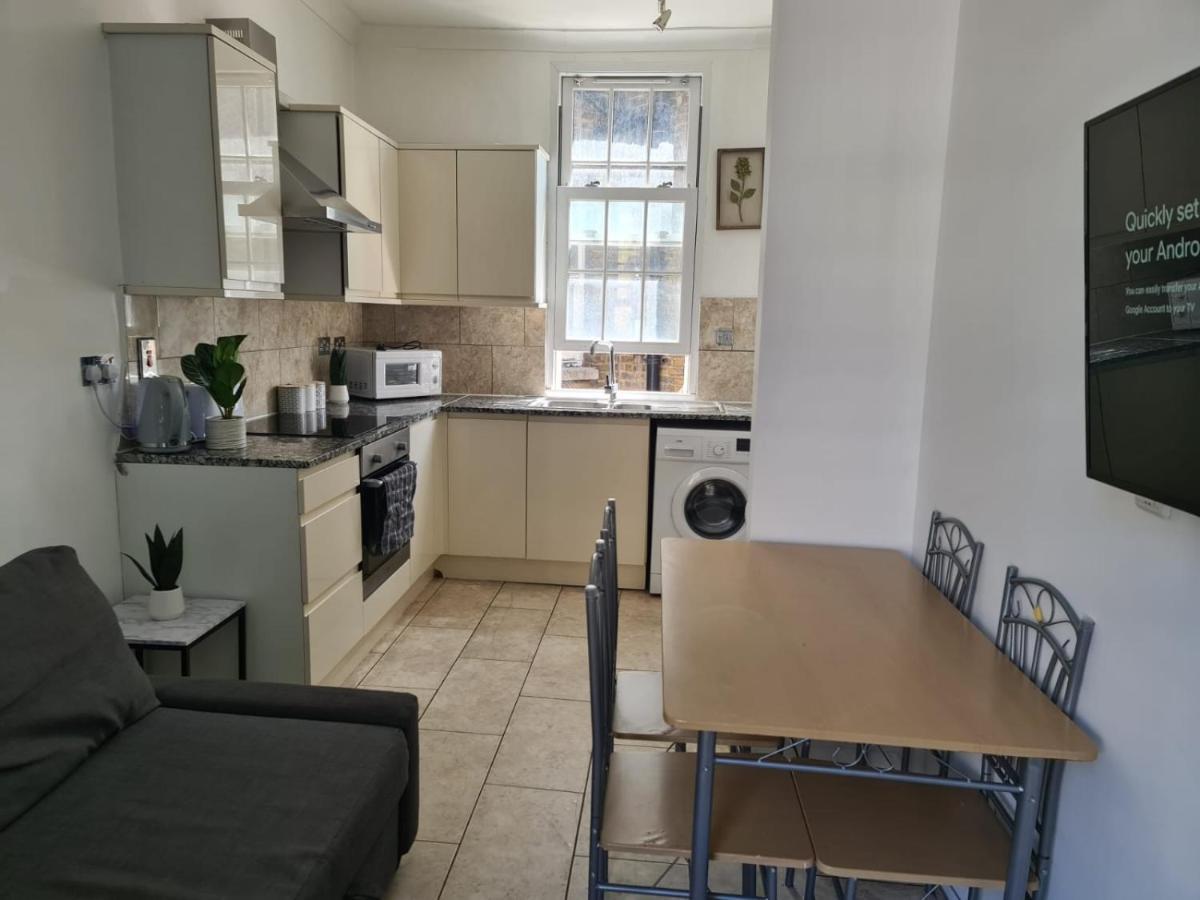 "Bright & Spacious" 3 Bedroom Flat By Kings Cross, St Pancras Station!!!!64 런던 외부 사진