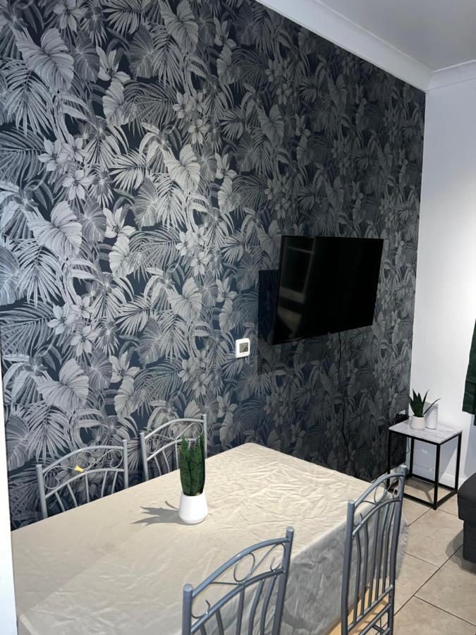 "Bright & Spacious" 3 Bedroom Flat By Kings Cross, St Pancras Station!!!!64 런던 외부 사진