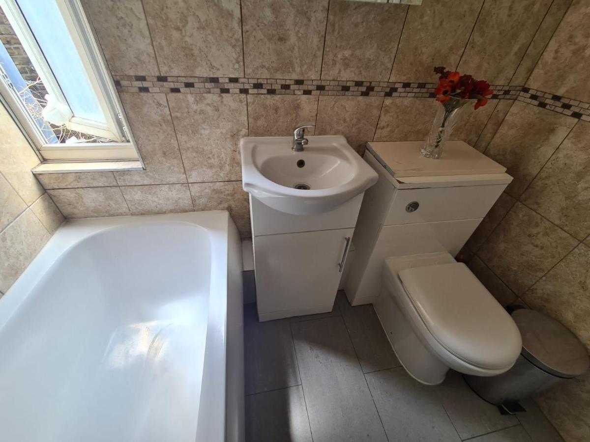 "Bright & Spacious" 3 Bedroom Flat By Kings Cross, St Pancras Station!!!!64 런던 외부 사진