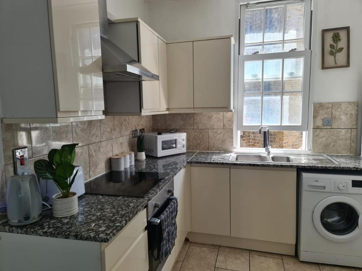 "Bright & Spacious" 3 Bedroom Flat By Kings Cross, St Pancras Station!!!!64 런던 외부 사진