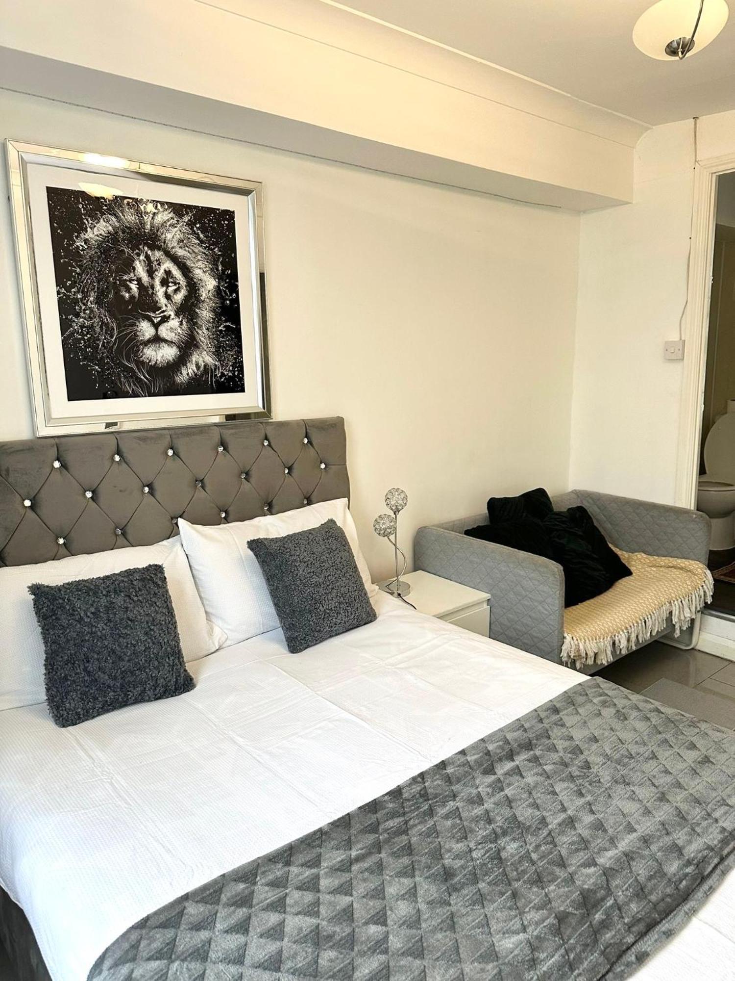 "Bright & Spacious" 3 Bedroom Flat By Kings Cross, St Pancras Station!!!!64 런던 외부 사진