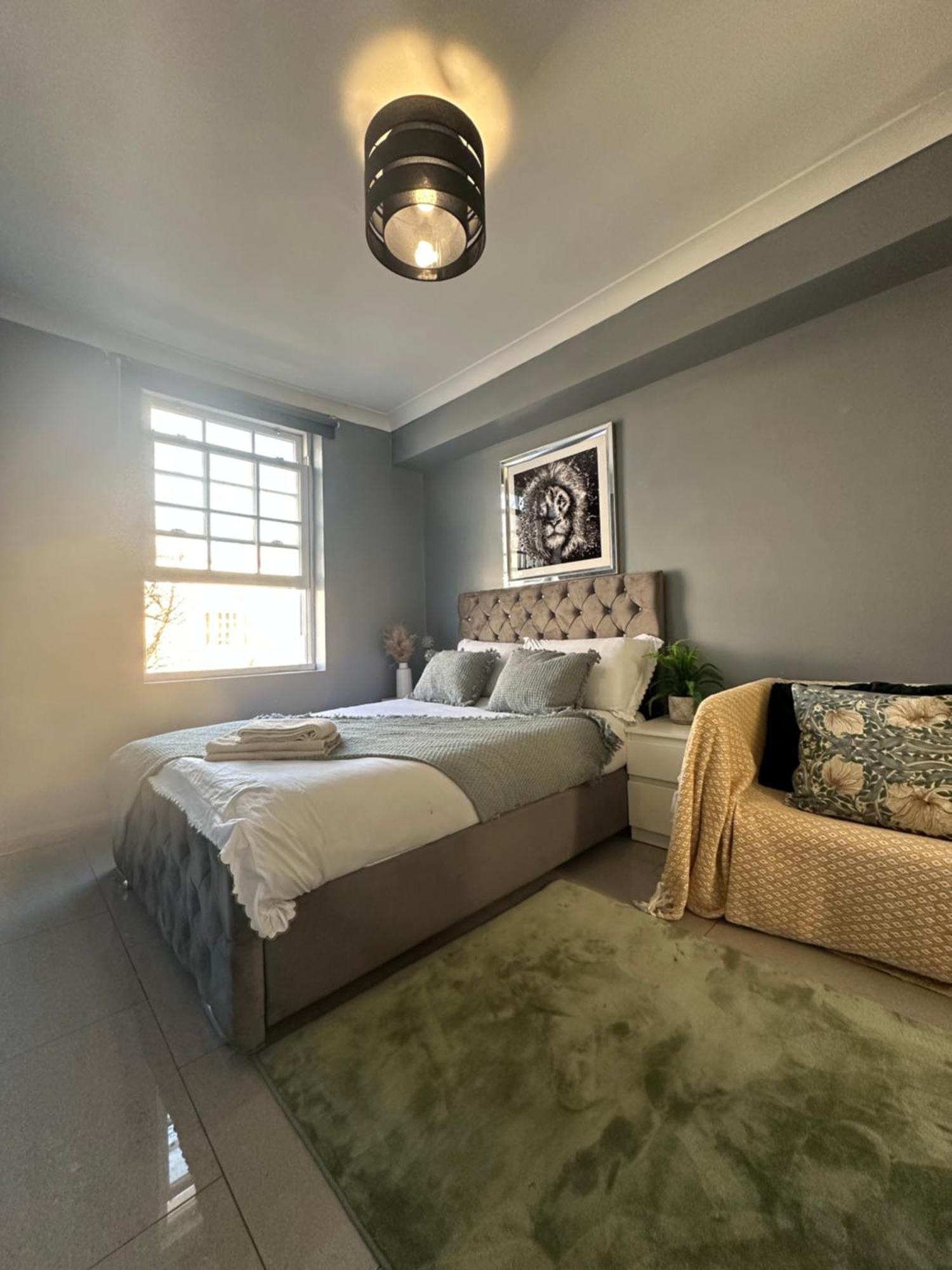 "Bright & Spacious" 3 Bedroom Flat By Kings Cross, St Pancras Station!!!!64 런던 외부 사진