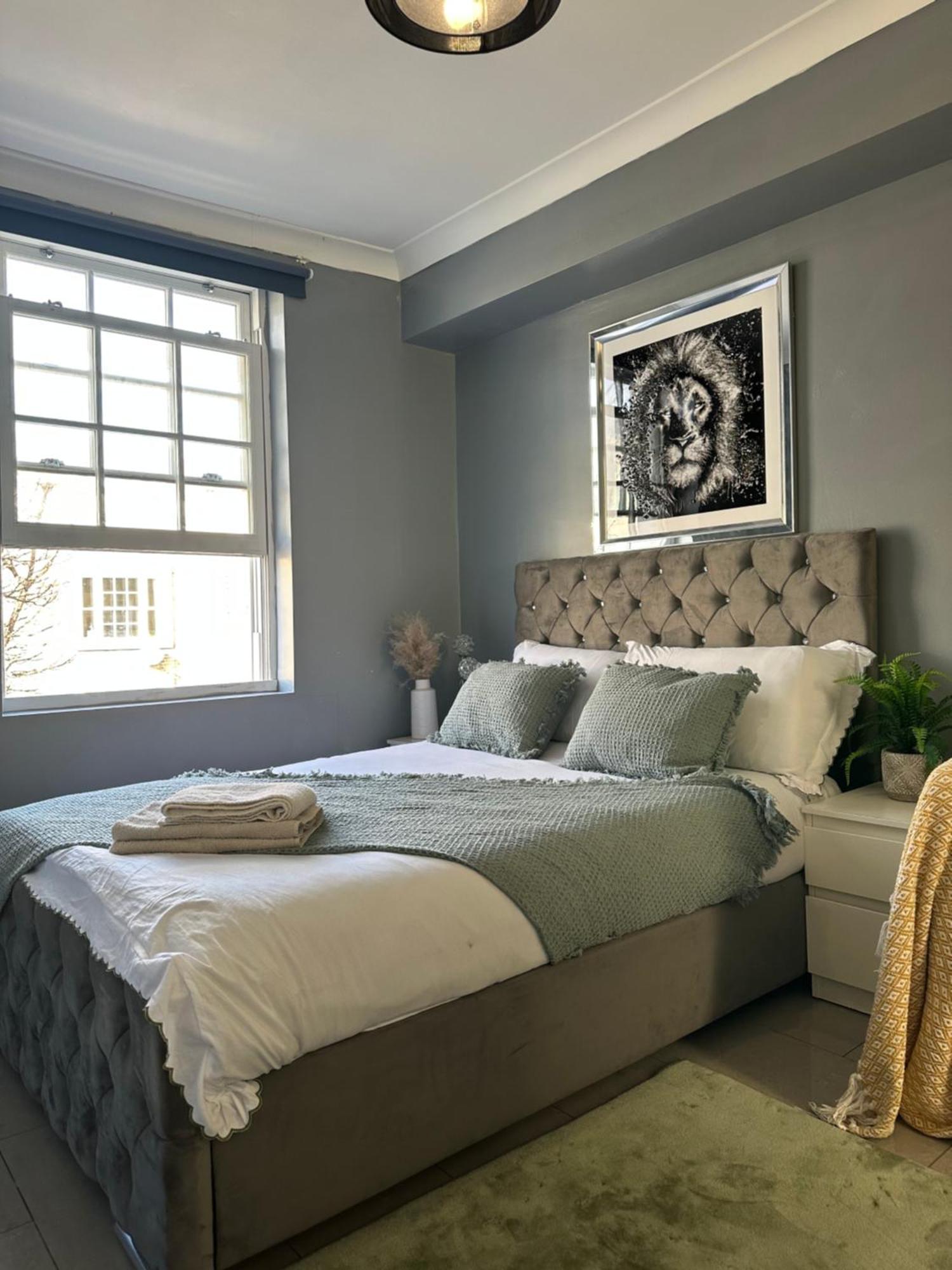 "Bright & Spacious" 3 Bedroom Flat By Kings Cross, St Pancras Station!!!!64 런던 외부 사진