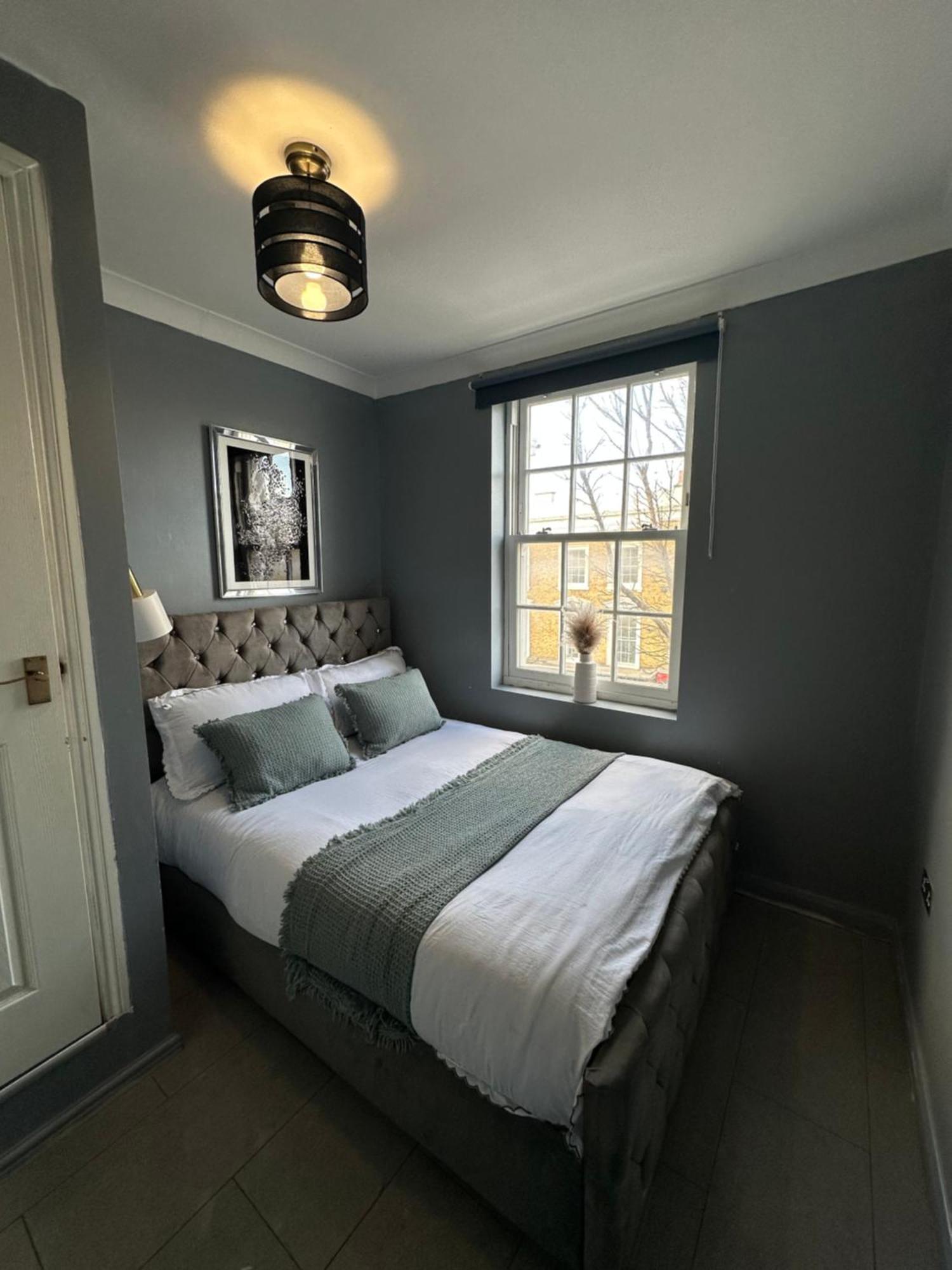 "Bright & Spacious" 3 Bedroom Flat By Kings Cross, St Pancras Station!!!!64 런던 외부 사진