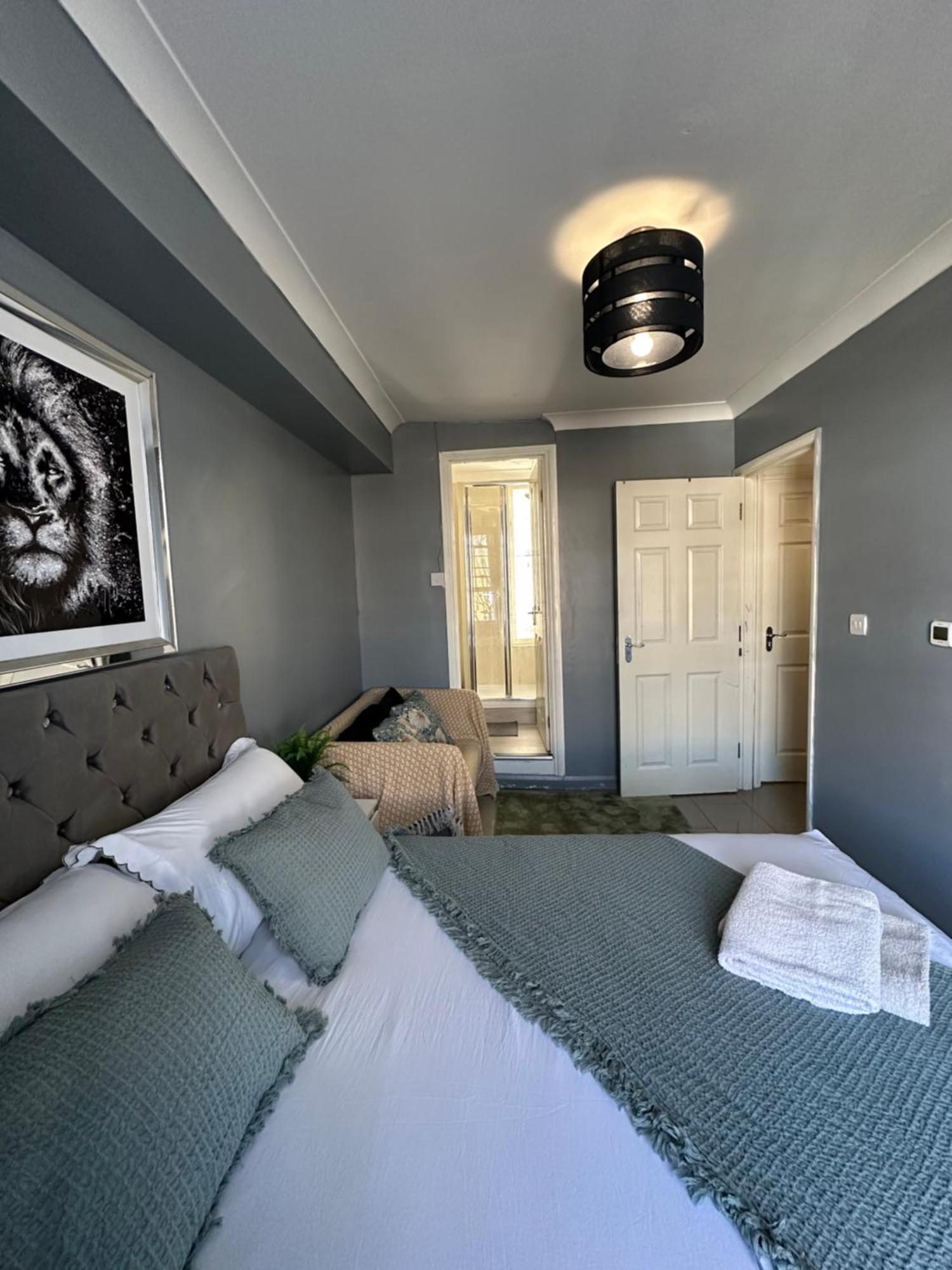 "Bright & Spacious" 3 Bedroom Flat By Kings Cross, St Pancras Station!!!!64 런던 외부 사진