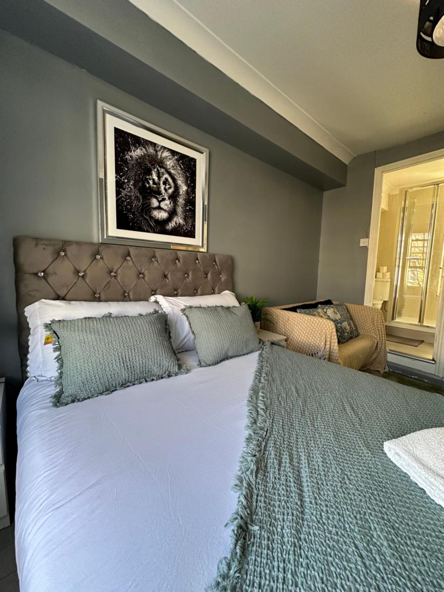 "Bright & Spacious" 3 Bedroom Flat By Kings Cross, St Pancras Station!!!!64 런던 외부 사진